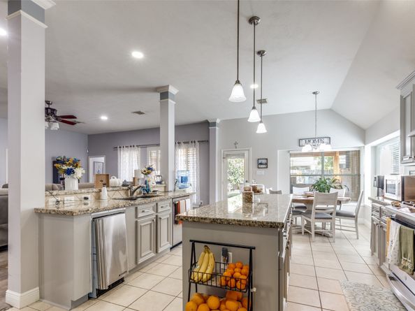 2913 Autumn Creek Drive, Friendswood TX 77546