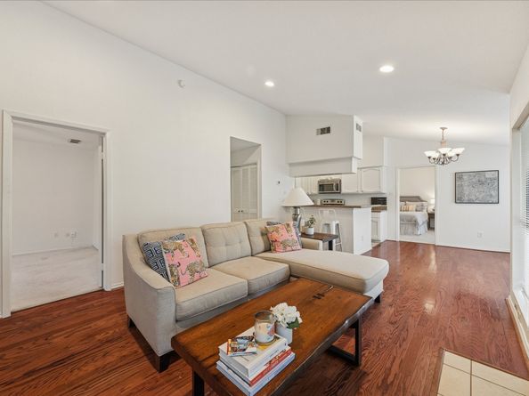 1881 Bering Drive 82, Houston TX 77057
