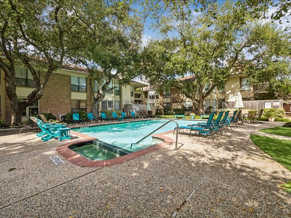 1881 Bering Drive 82, Houston TX 77057