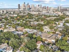 3613 Audubon Place, Houston TX 77006