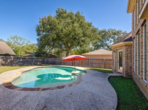 15811 Crestbrook Drive, Houston TX 77059