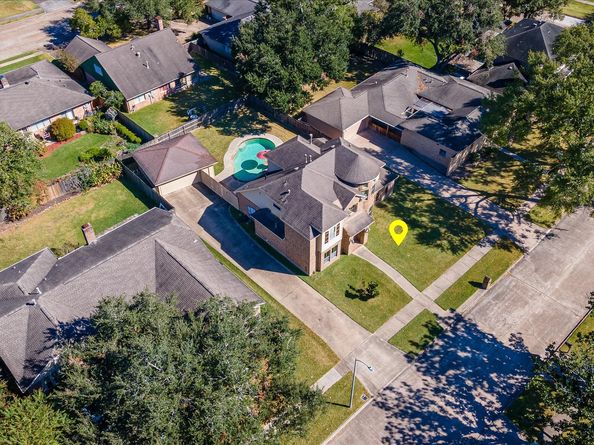 15811 Crestbrook Drive, Houston TX 77059