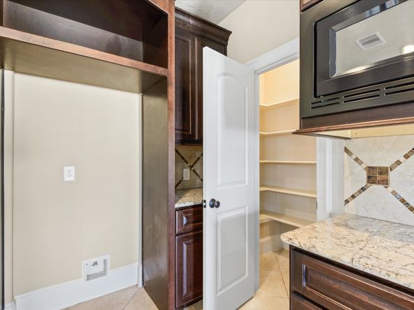 15811 Crestbrook Drive, Houston TX 77059