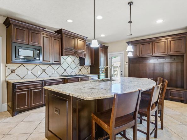 15811 Crestbrook Drive, Houston TX 77059