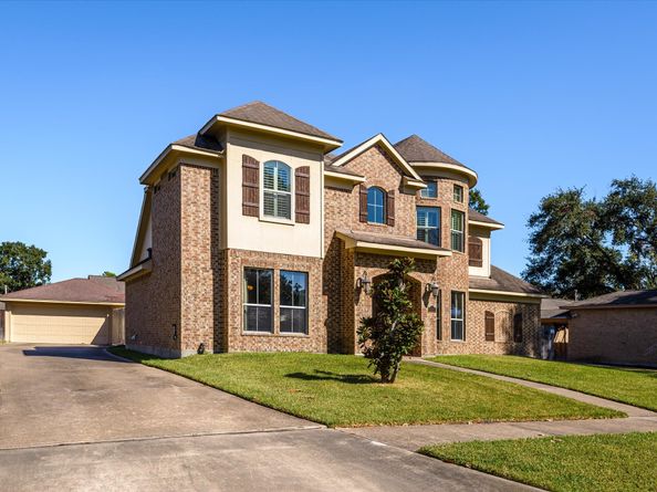 15811 Crestbrook Drive, Houston TX 77059