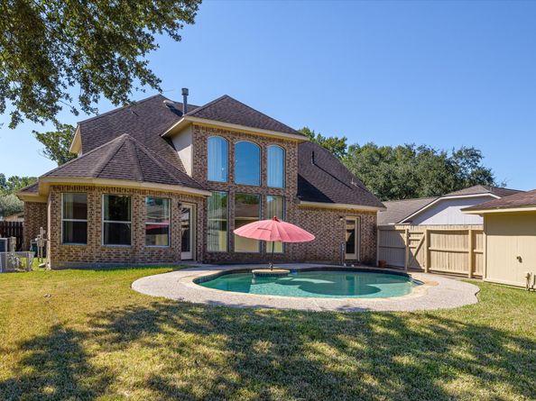 15811 Crestbrook Drive, Houston TX 77059