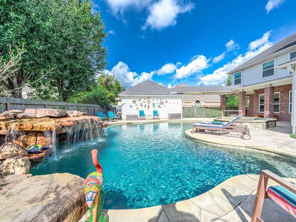 2111 S Pecan Trail Drive, Richmond TX 77406