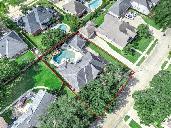 2111 S Pecan Trail Drive, Richmond TX 77406