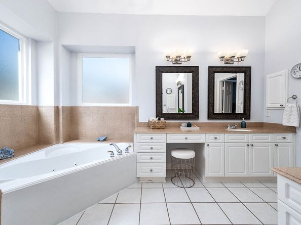 2111 S Pecan Trail Drive, Richmond TX 77406