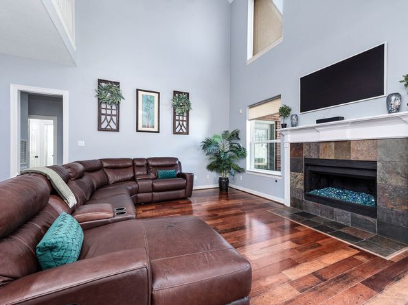 2111 S Pecan Trail Drive, Richmond TX 77406