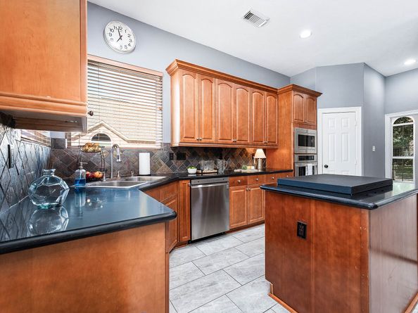 2111 S Pecan Trail Drive, Richmond TX 77406