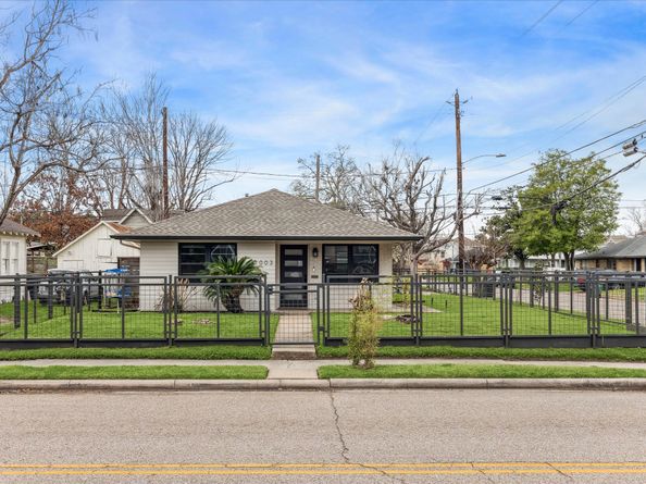 1003 E 14th Street, Houston TX 77009