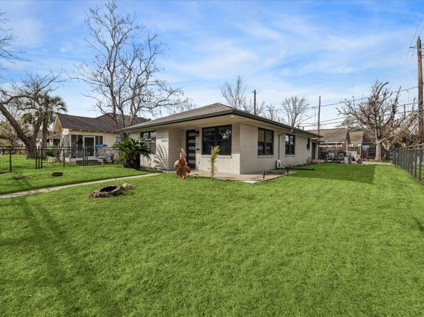 1003 E 14th Street, Houston TX 77009