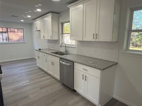 5615 Greylog Drive, Houston TX 77048