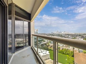 1701 Hermann Drive 23B, Houston TX 77004