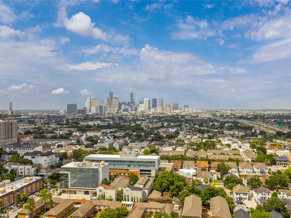 1701 Hermann Drive 23B, Houston TX 77004