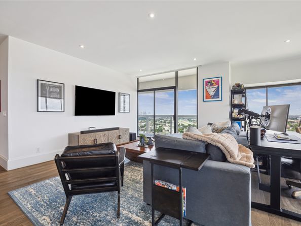 1701 Hermann Drive 23B, Houston TX 77004