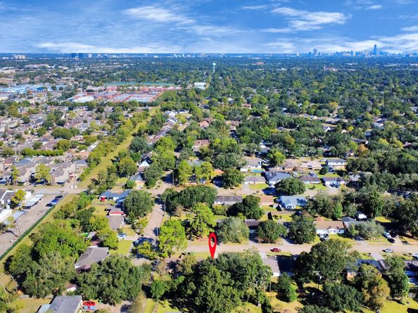 6031 Dellfern Drive, Houston TX 77035