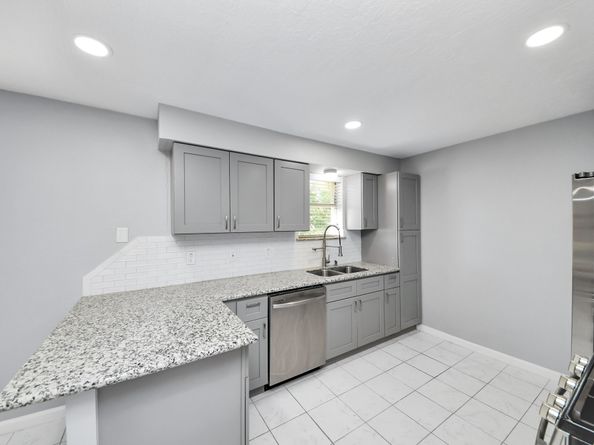 6031 Dellfern Drive, Houston TX 77035