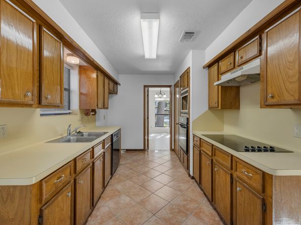 53 W Torch Pine Circle, The Woodlands TX 77381