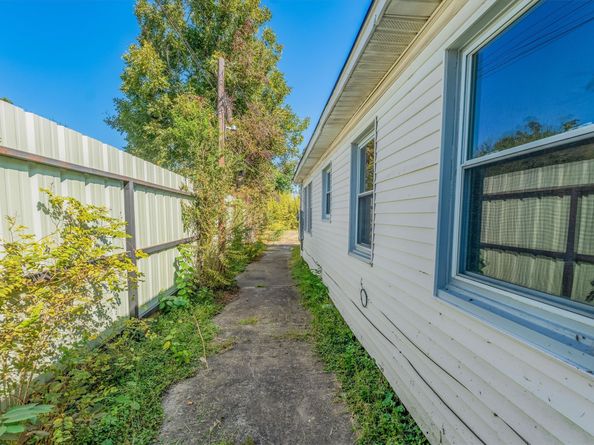 4221 E Toliver Street, Houston TX 77016