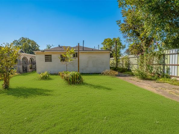 4221 E Toliver Street, Houston TX 77016