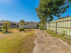 4221 E Toliver Street, Houston TX 77016