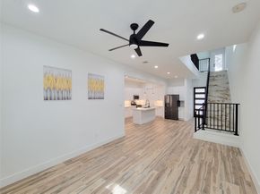 5019 Creekmont Drive, Houston TX 77091