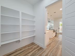 5019 Creekmont Drive, Houston TX 77091