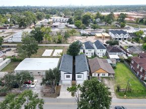 5019 Creekmont Drive, Houston TX 77091