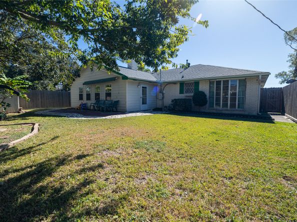 11018 Sharpview Drive, Houston TX 77072