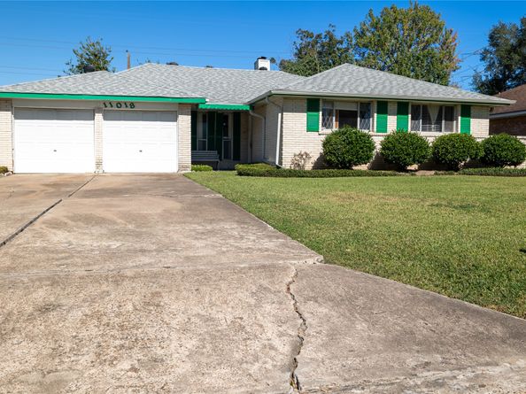 11018 Sharpview Drive, Houston TX 77072