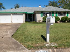 11018 Sharpview Drive, Houston TX 77072