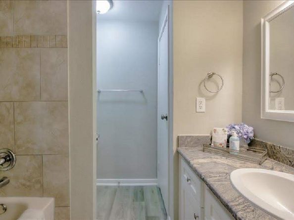 2125 Augusta Drive 63, Houston TX 77057