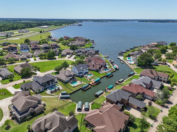 5924 Oak Leaf Court, Conroe TX 77304