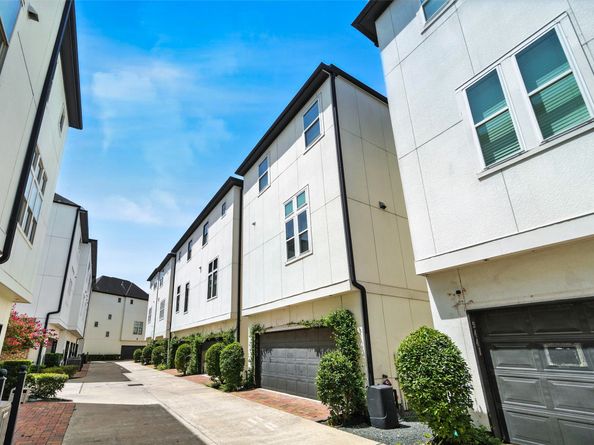 9443 Fannin Street, Houston TX 77045