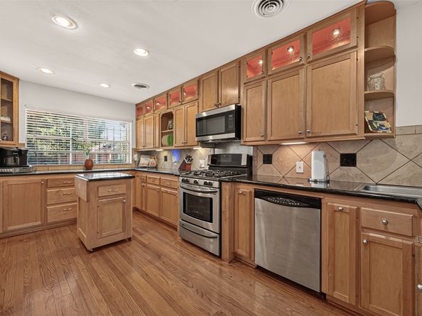 6655 Wildwood Way, Houston TX 77023