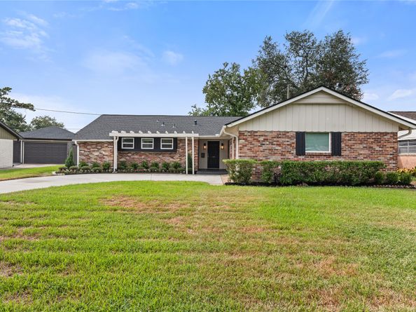 2302 Willowby Drive, Houston TX 77008