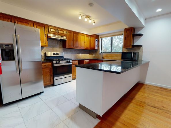 602 Sanderling Ct 602, Secaucus NJ 07094