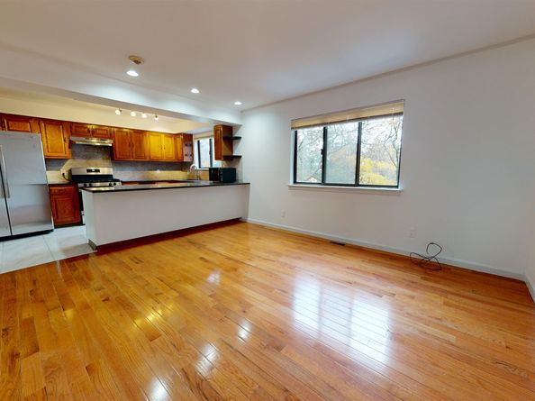 602 Sanderling Ct 602, Secaucus NJ 07094