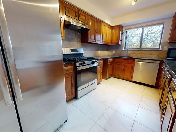 602 Sanderling Ct 602, Secaucus NJ 07094