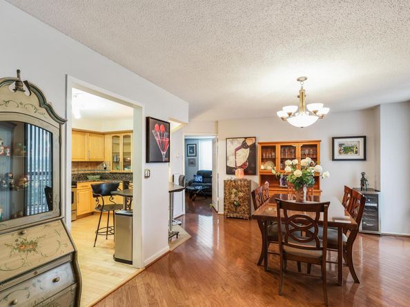 704 Harmon Cove Tower, Secaucus NJ 07094