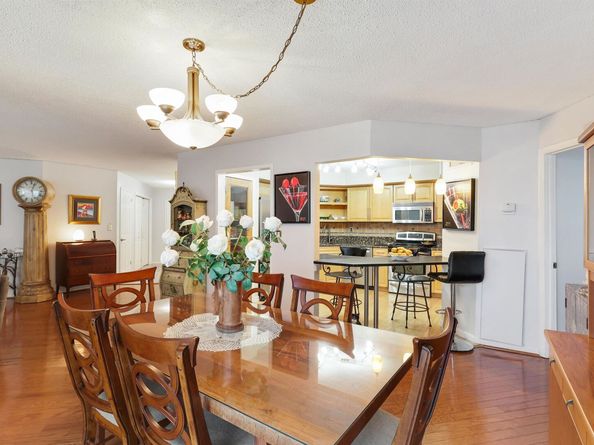 704 Harmon Cove Tower, Secaucus NJ 07094