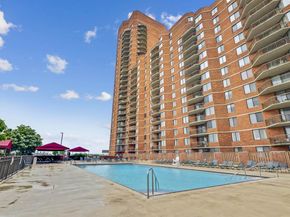 704 Harmon Cove Tower, Secaucus NJ 07094
