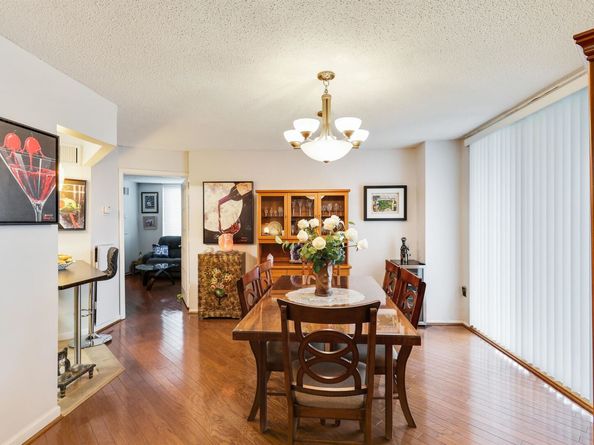 704 Harmon Cove Tower, Secaucus NJ 07094