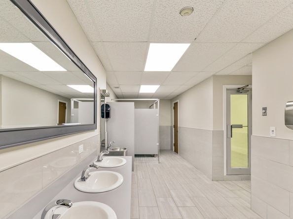 704 Harmon Cove Tower, Secaucus NJ 07094