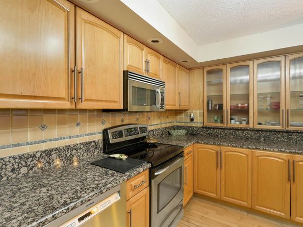 704 Harmon Cove Tower, Secaucus NJ 07094