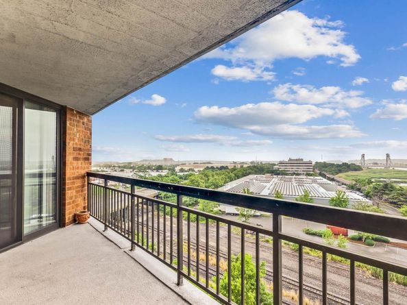 704 Harmon Cove Tower, Secaucus NJ 07094