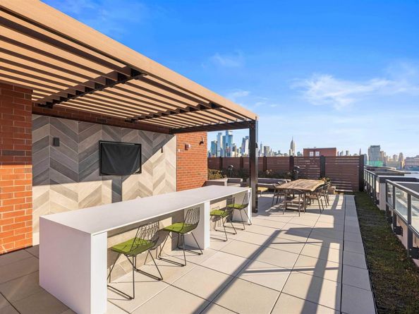 1000 Maxwell Lane 10J, Hoboken NJ 07030