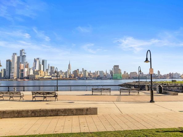 1000 Maxwell Lane 10J, Hoboken NJ 07030